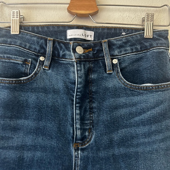 LOFT The Curvy Slim Size 4 or 27 Classic Blue Denim Jeans - Picture 5 of 6